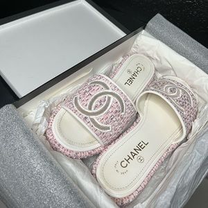 Chanel Pink 20p Tweed White Quilted CC Mesh Logo Mule Slide Flop Flat Sandals.